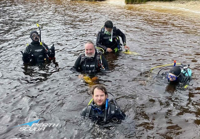 Blackwall Reach club dive under the rain